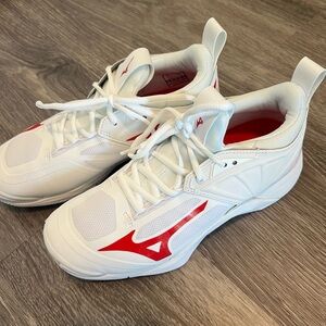 Mizuno Wave Momentum 2 Volleyball Shoes - Women’s Size 8